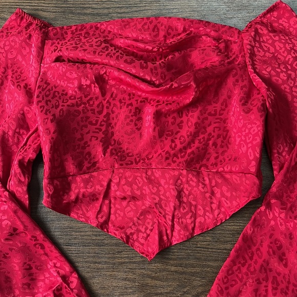 South Moon Under Hashtag Leopard Embossed Handkerchief Hem Top in Red - Picture 5 of 12